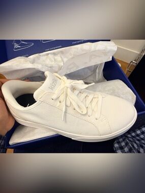 Kizik Irvine Women's ivory white Lace-Up Canvas Sneaker Slip on